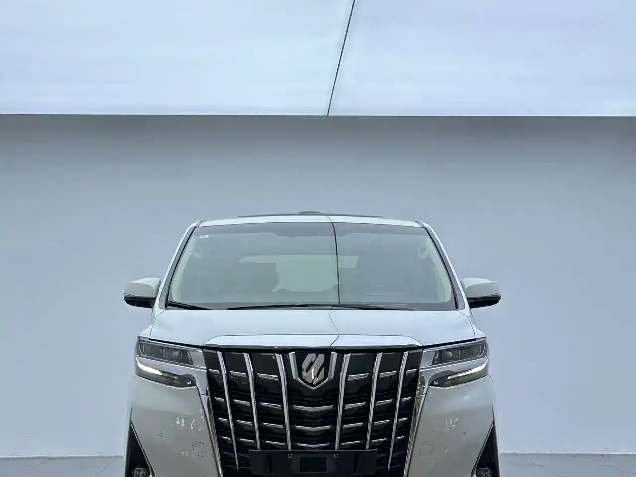 Toyota Alphard 2018 3.5L Premium фото 2