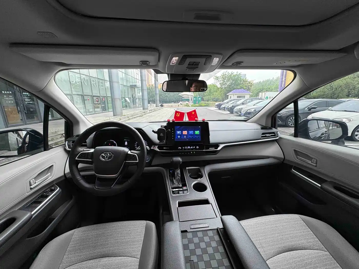 Toyota Sienna 2023 2.5L Hybrid Comfort Edition фото 9