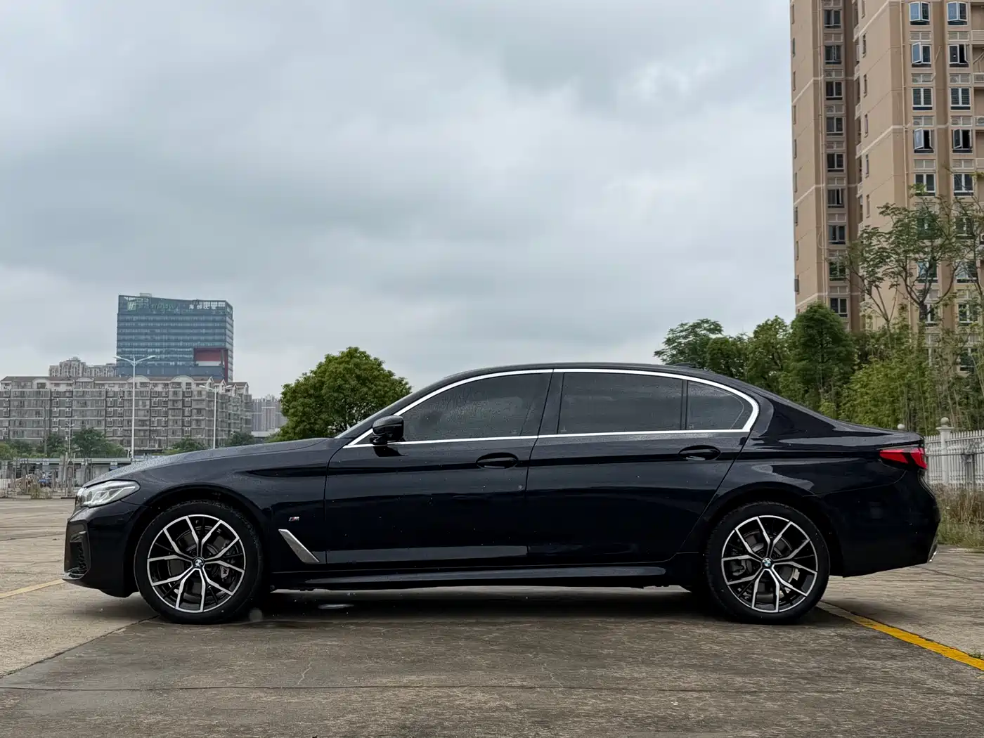 BMW 5 Series 2023 530Li Premium M Sport Package фото 3