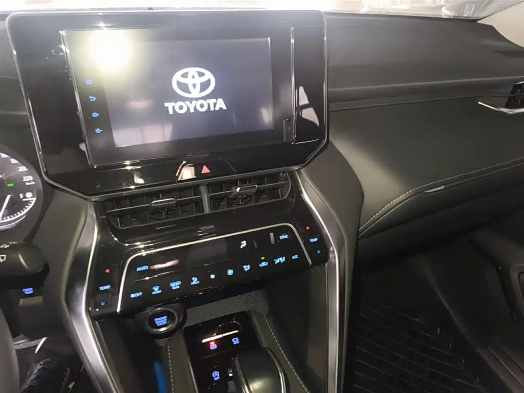 Toyota Lingfang HARRIER 2022 2.0L CVT 2WD Luxury Edition фото 13
