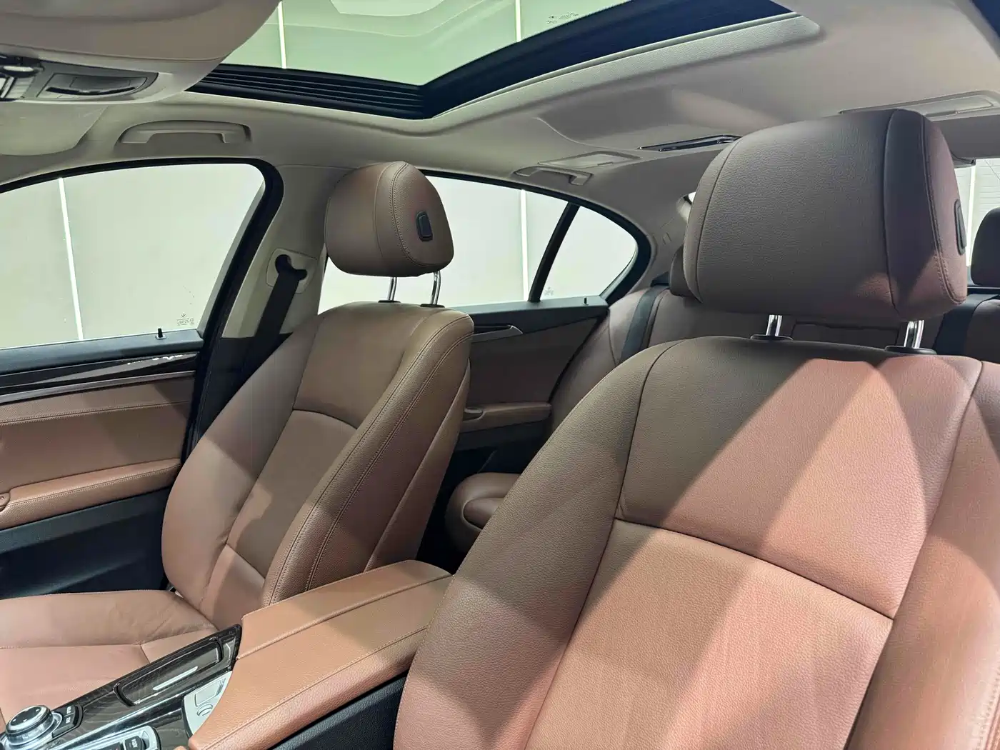 BMW 5 Series 2014 525Li Leading фото 35