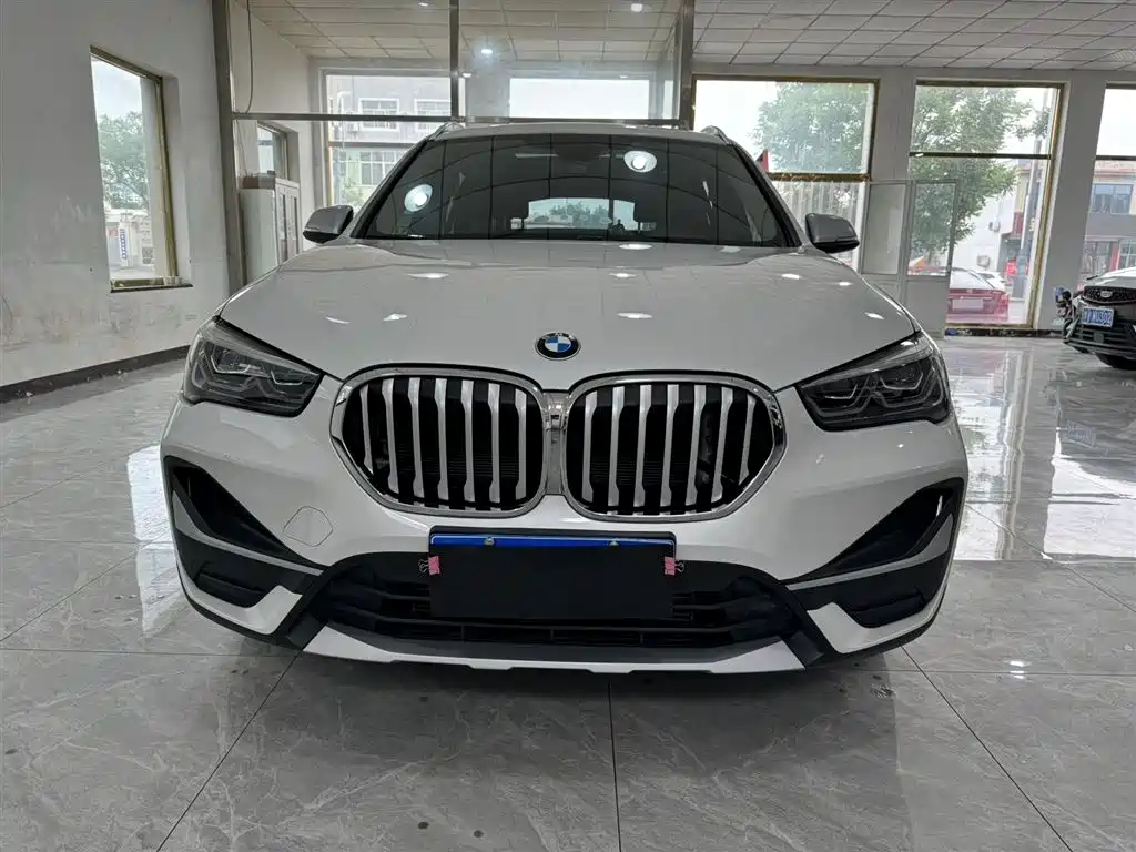 BMW X1 2022 sDrive20Li Fashion фото 2