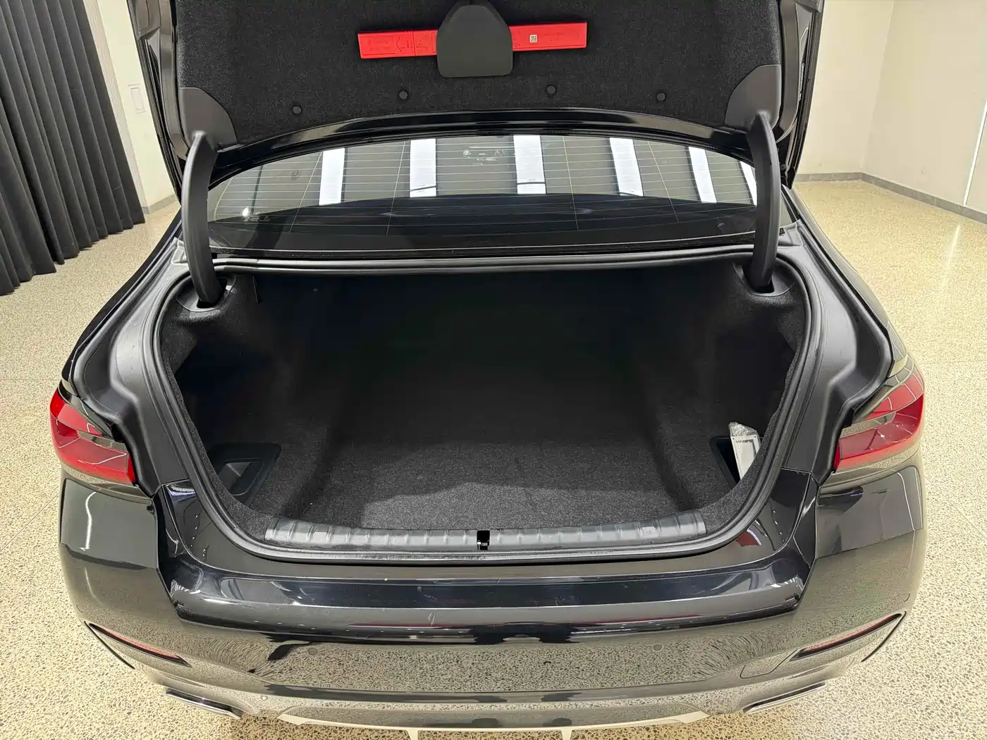 BMW 5 Series 2023 530Li Leading M Sport Package фото 34