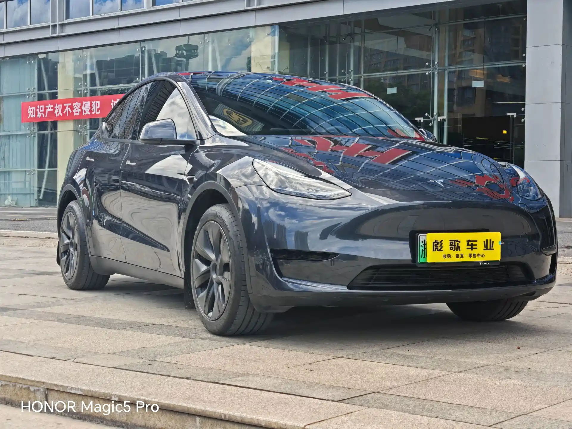 Фото 3 - Tesla Model Y