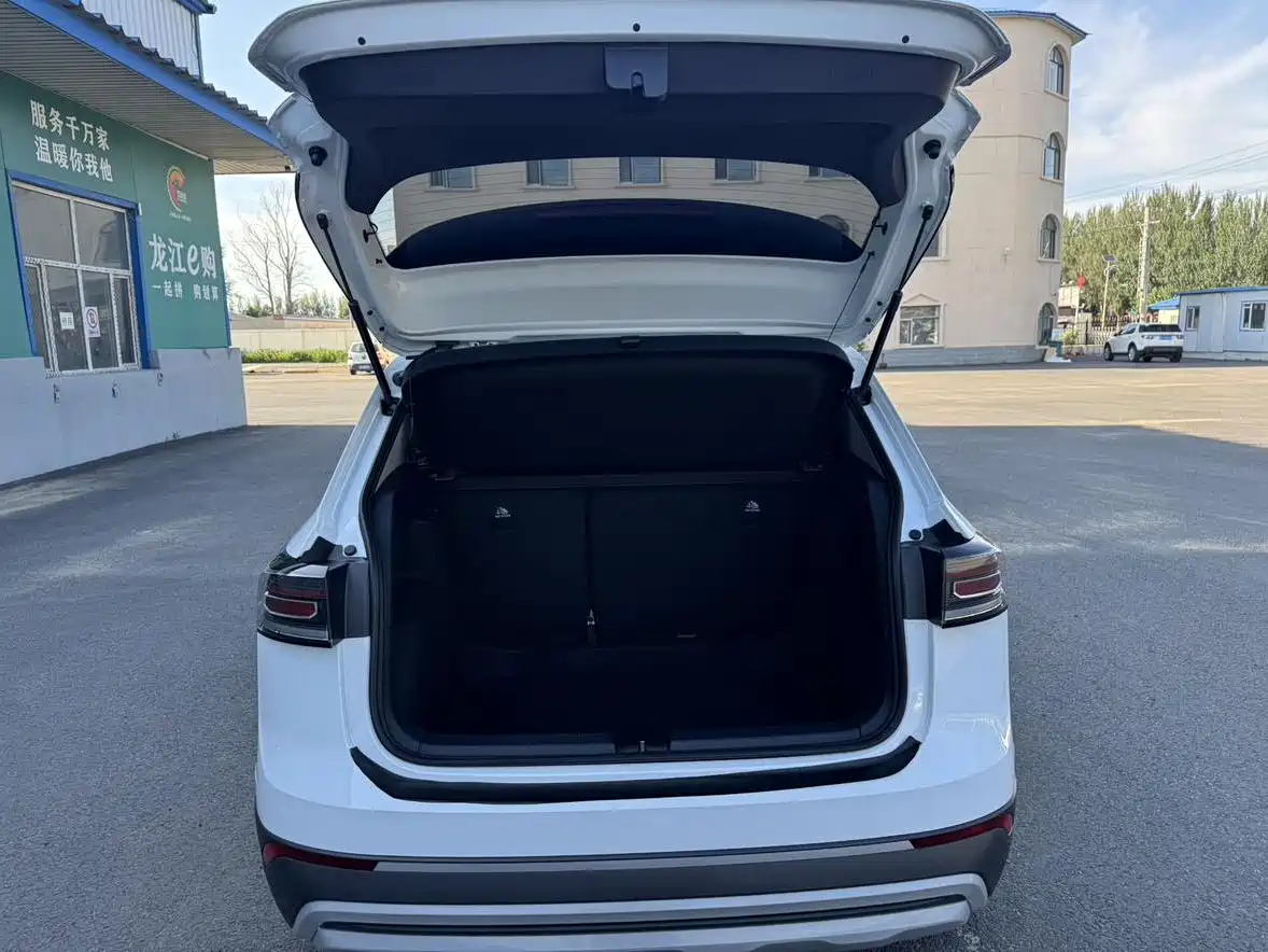Volkswagen Tharu 2025 2025 Model Rising Star 1.5L Advance Edition