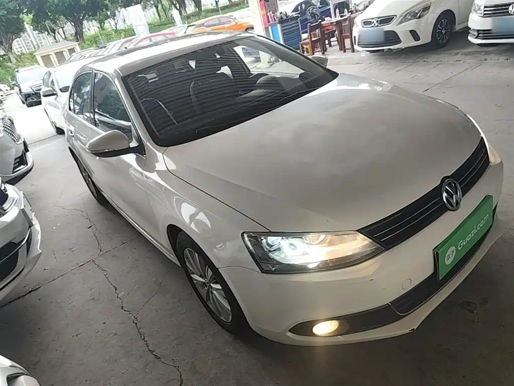 Volkswagen Sagitar 2014 Facelift 1.6L Automatic Comfort фото 4