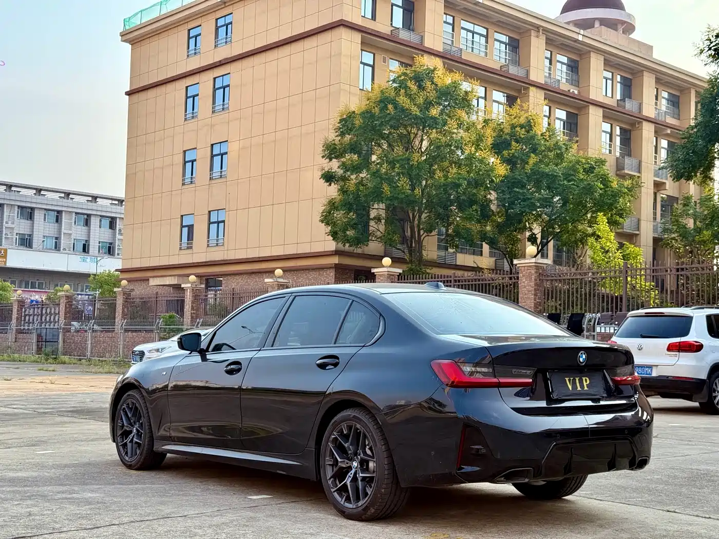 BMW 3 Series 2026 2026 330Li M Sport Shadowline Package