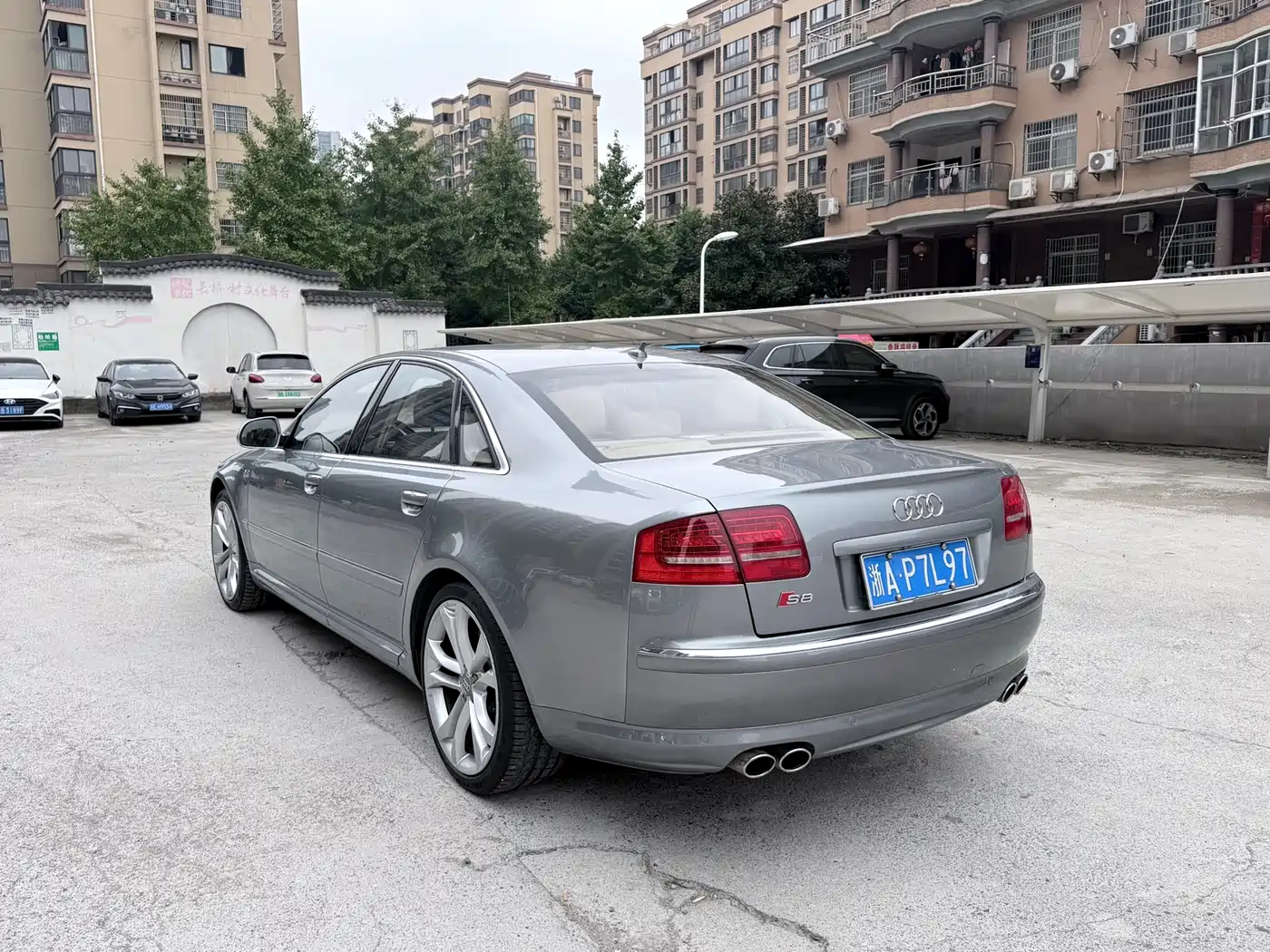 Audi S8 2009 Audi S8 5.2 FSI quattro фото 16