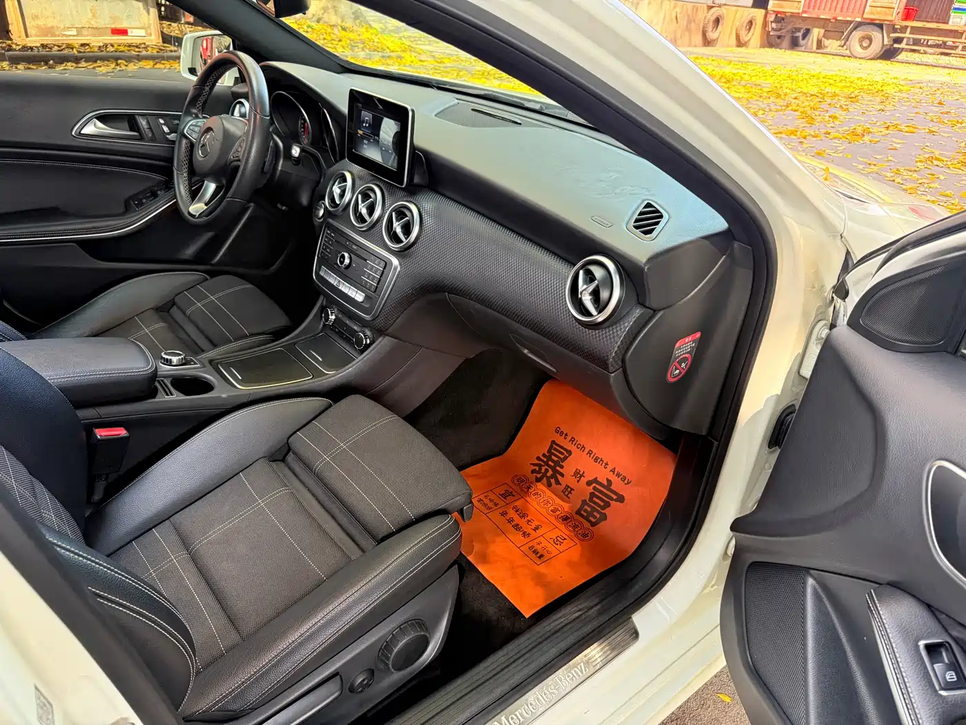 Mercedes-Benz A-Class (Import) 2017 A 200 Fashion Edition фото 11