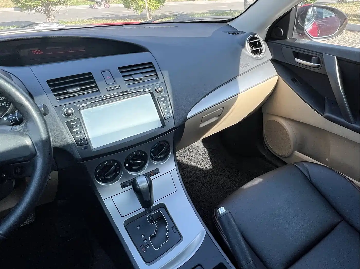 Mazda Mazda3 (Import) 2010 2010 Hatchback 1.6 Automatic Luxury