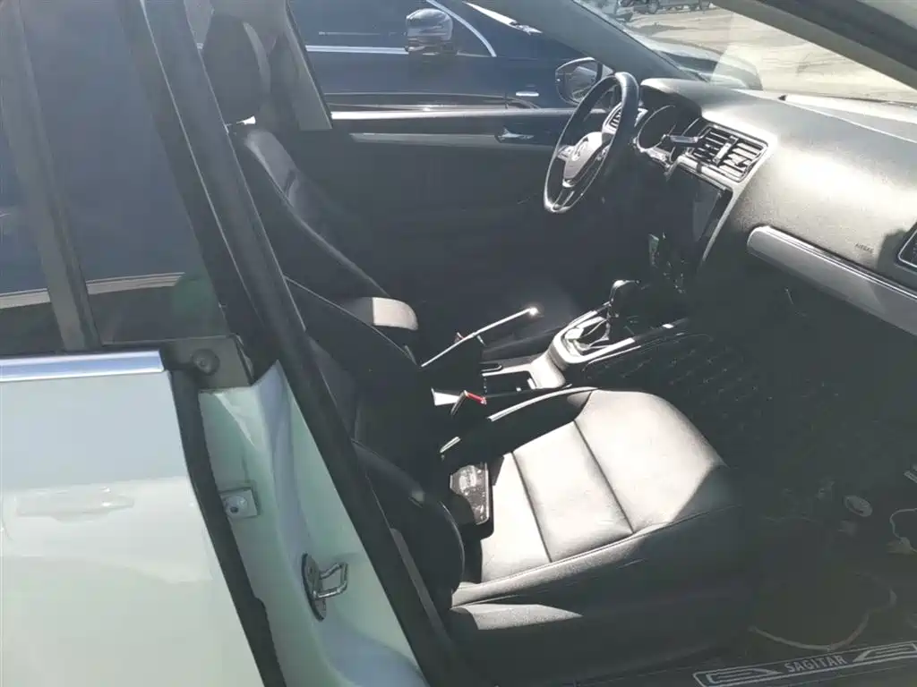 Volkswagen Sagitar 2018 1.6L Automatic Comfort фото 25