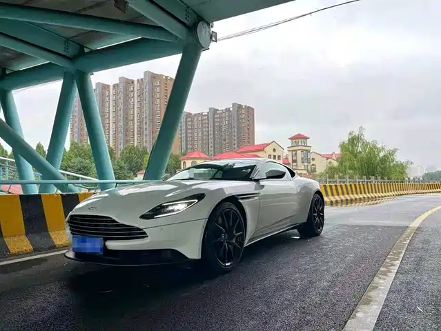 ASTON MARTIN DB11