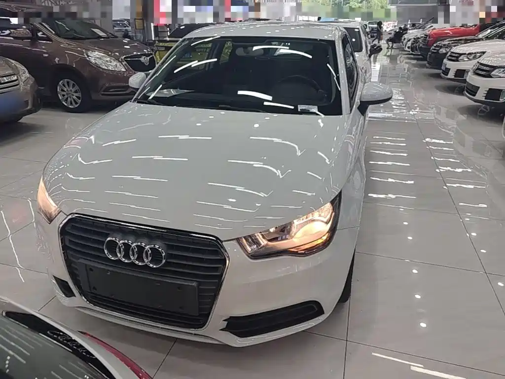 Audi A1 2015 2014 30 TFSI Fashion