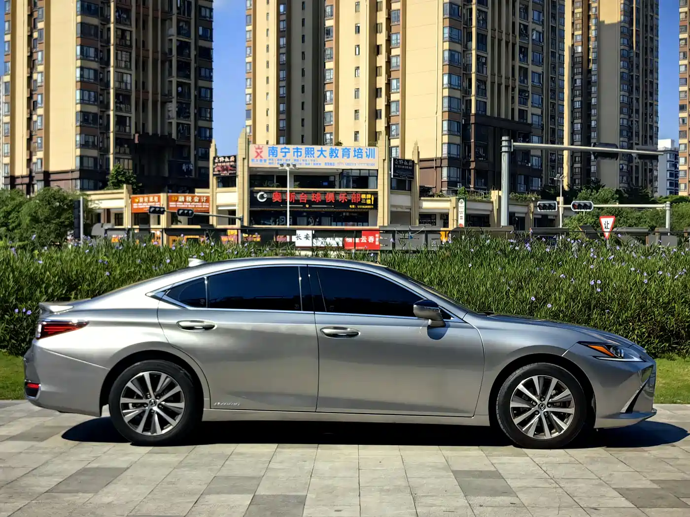 Lexus ES 2021 300h Excellence Edition фото 3