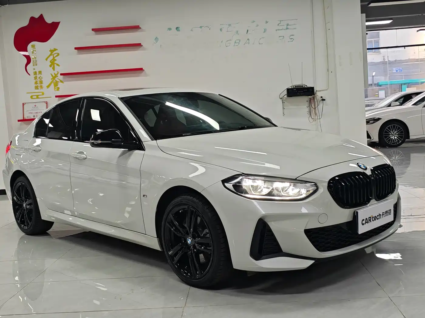 BMW 1 Series 2023 125i M Sport Shadow Edition фото 3