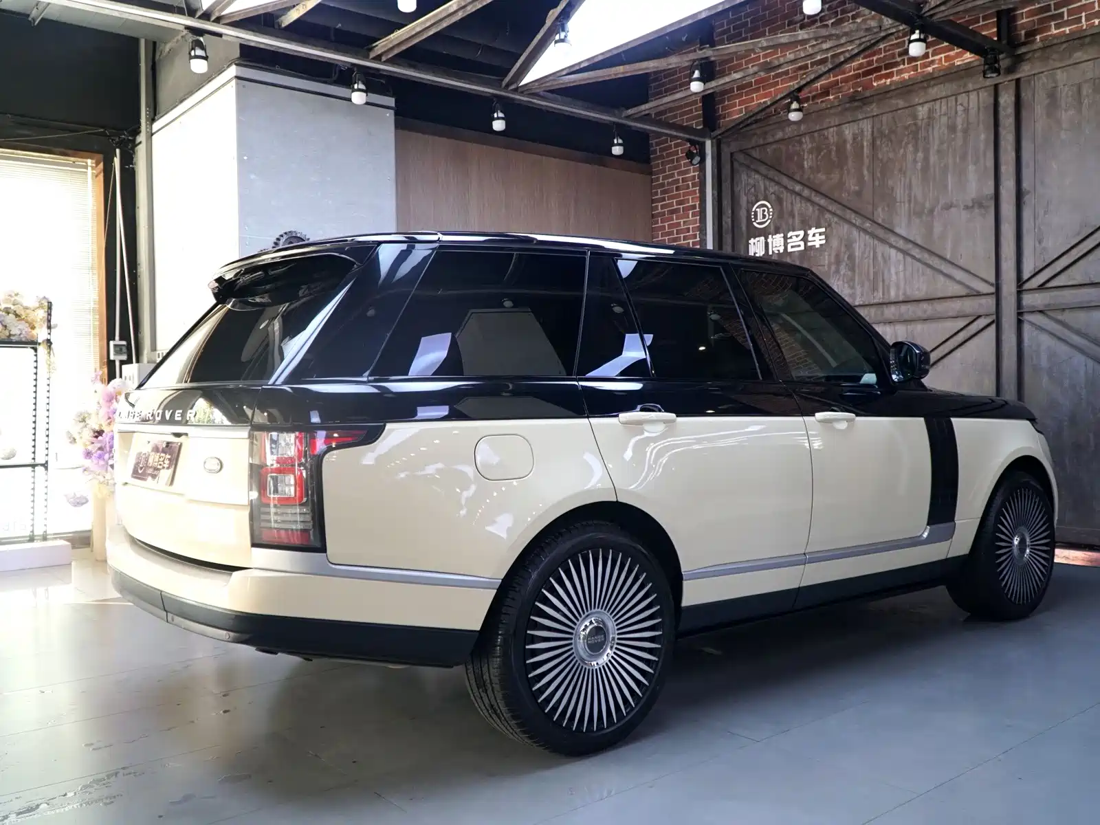 Фото 20 - Land Rover Range Rover