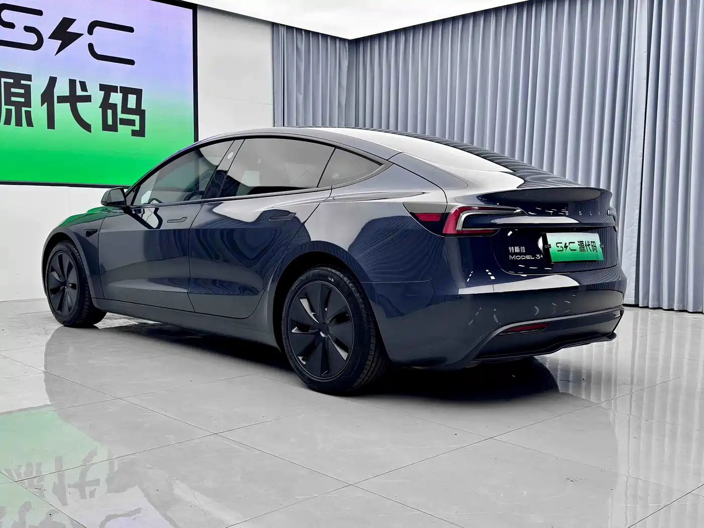Photo 15 - Tesla Model 3