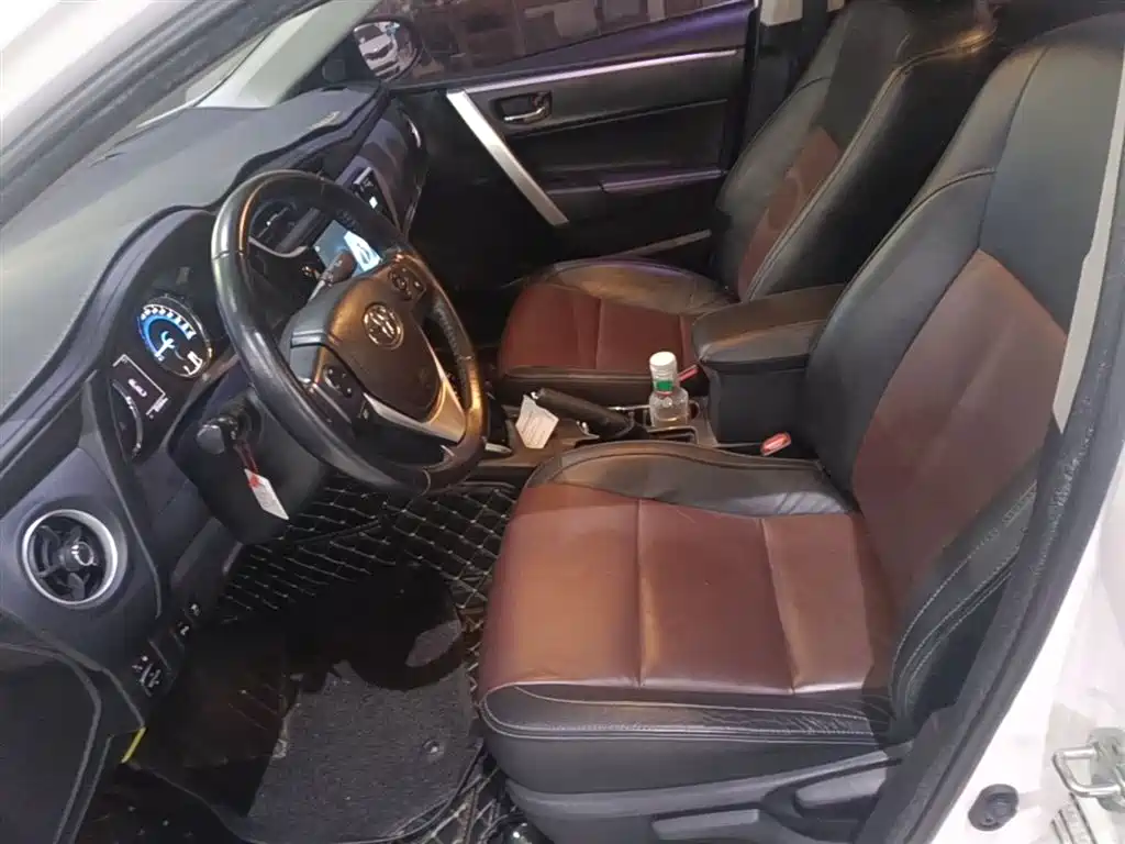 Toyota Corolla 2018 Hybrid 1.8L E-CVT Smart Edition фото 15