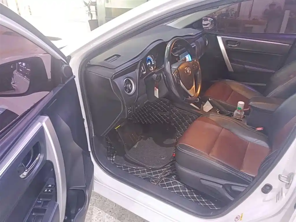Toyota Corolla 2018 Hybrid 1.8L E-CVT Smart Edition фото 16