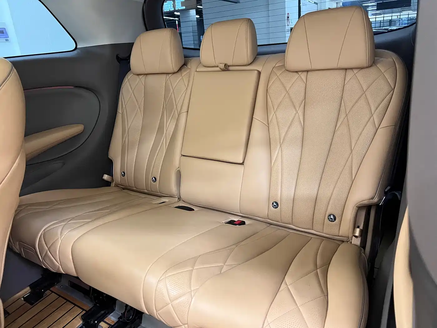 Denza D9 2022 DM-i 970 AWD Flagship фото 19