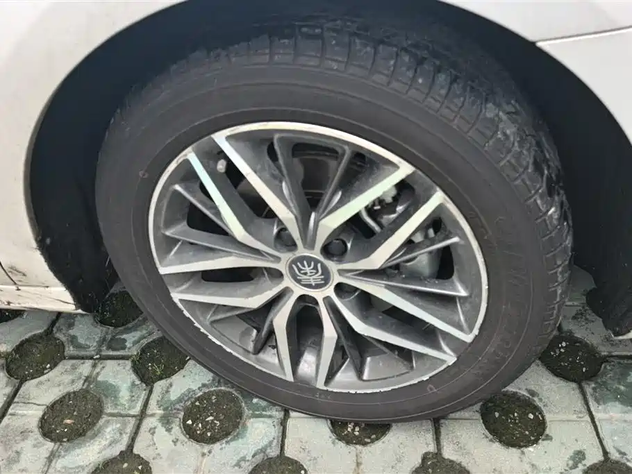 BYD Qin PLUS 2021 DM-i 120KM Premium фото 6