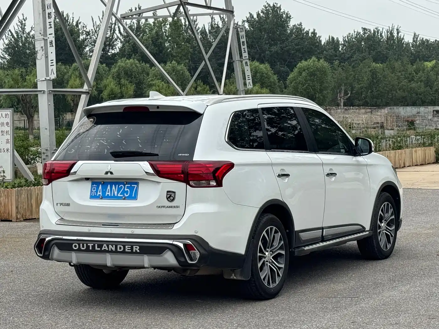 MITSUBISHI OUTLANDER