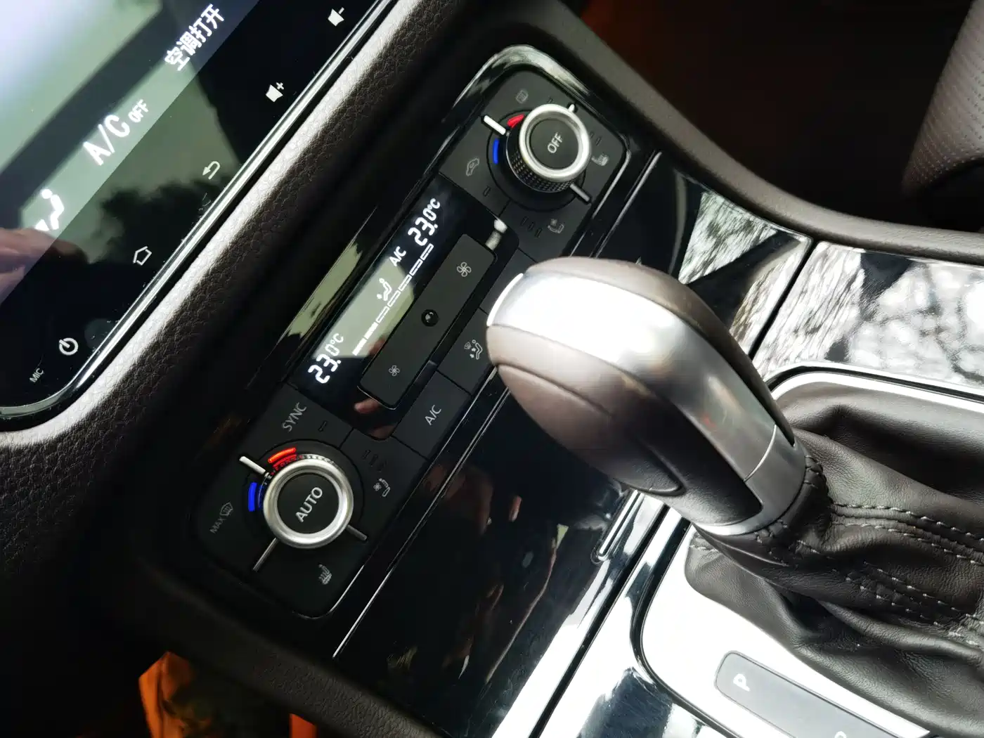 Volkswagen Touareg 2017 3.0TSI Explorer Edition фото 10