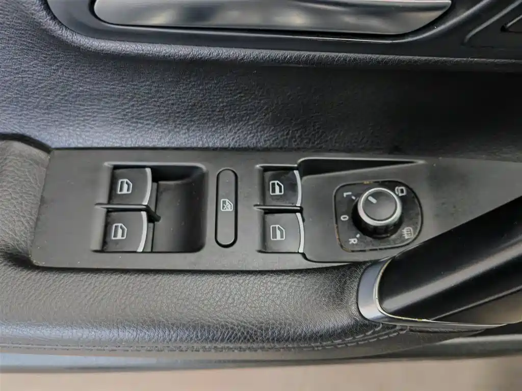 Volkswagen FAW-Volkswagen CC 2012 Model 2.0TSI Ultimate фото 9