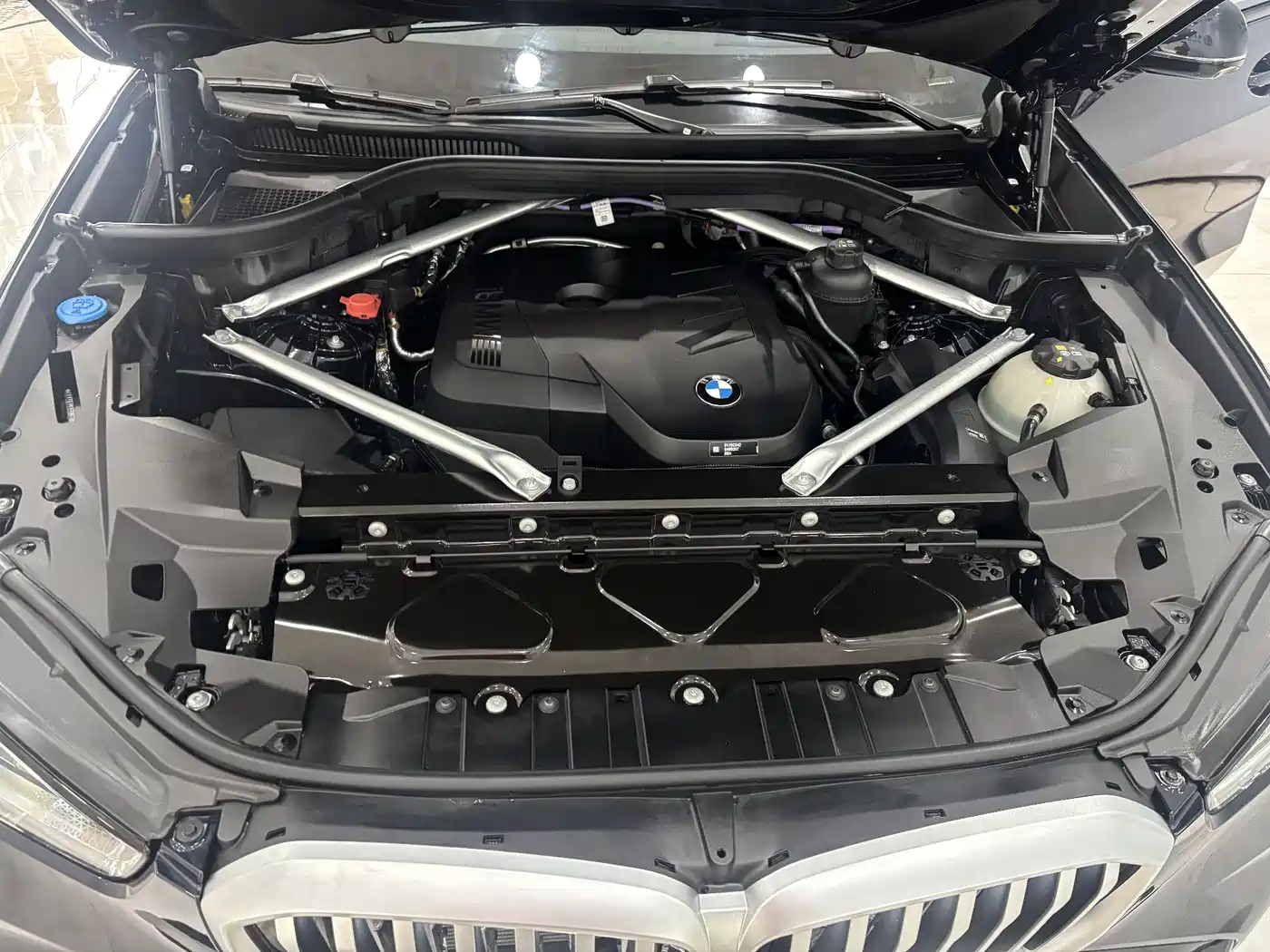 BMW X5 2025 Model xDrive 30Li Exclusive M Sport Blackout Package фото 33