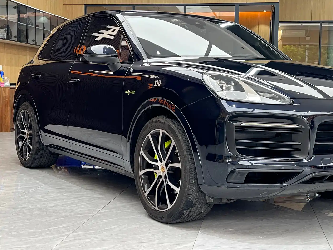 Porsche Cayenne New Energy 2023 Cayenne E-Hybrid 2.0T Platinum Edition фото 8