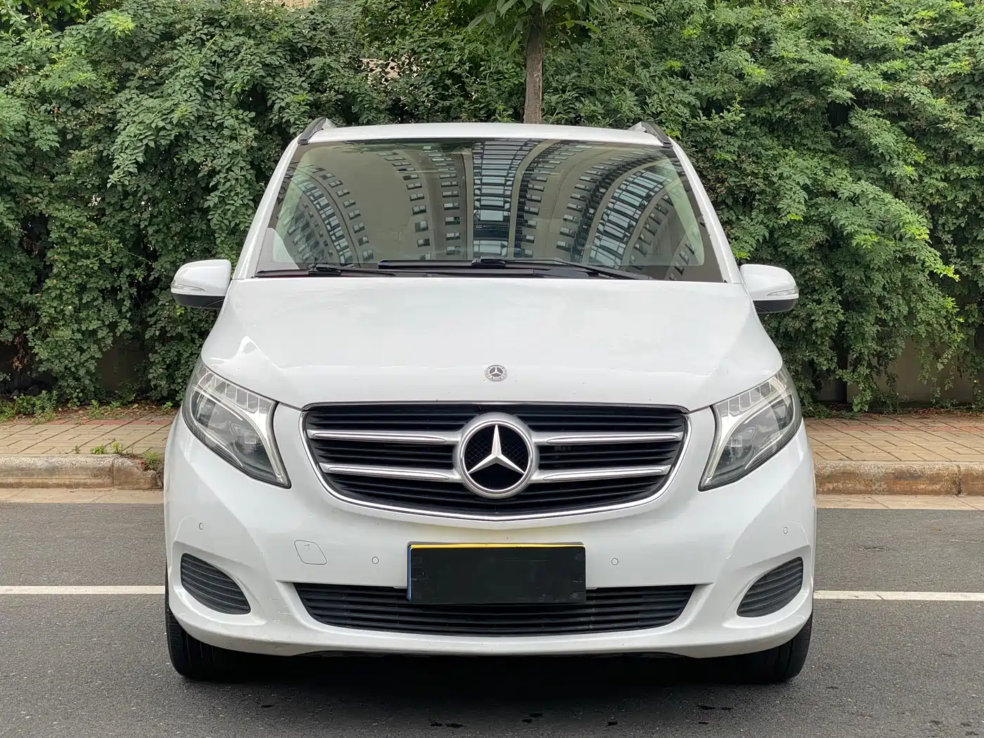 Mercedes-Benz V-Class 2017 Model V 260 Premium Edition фото 2