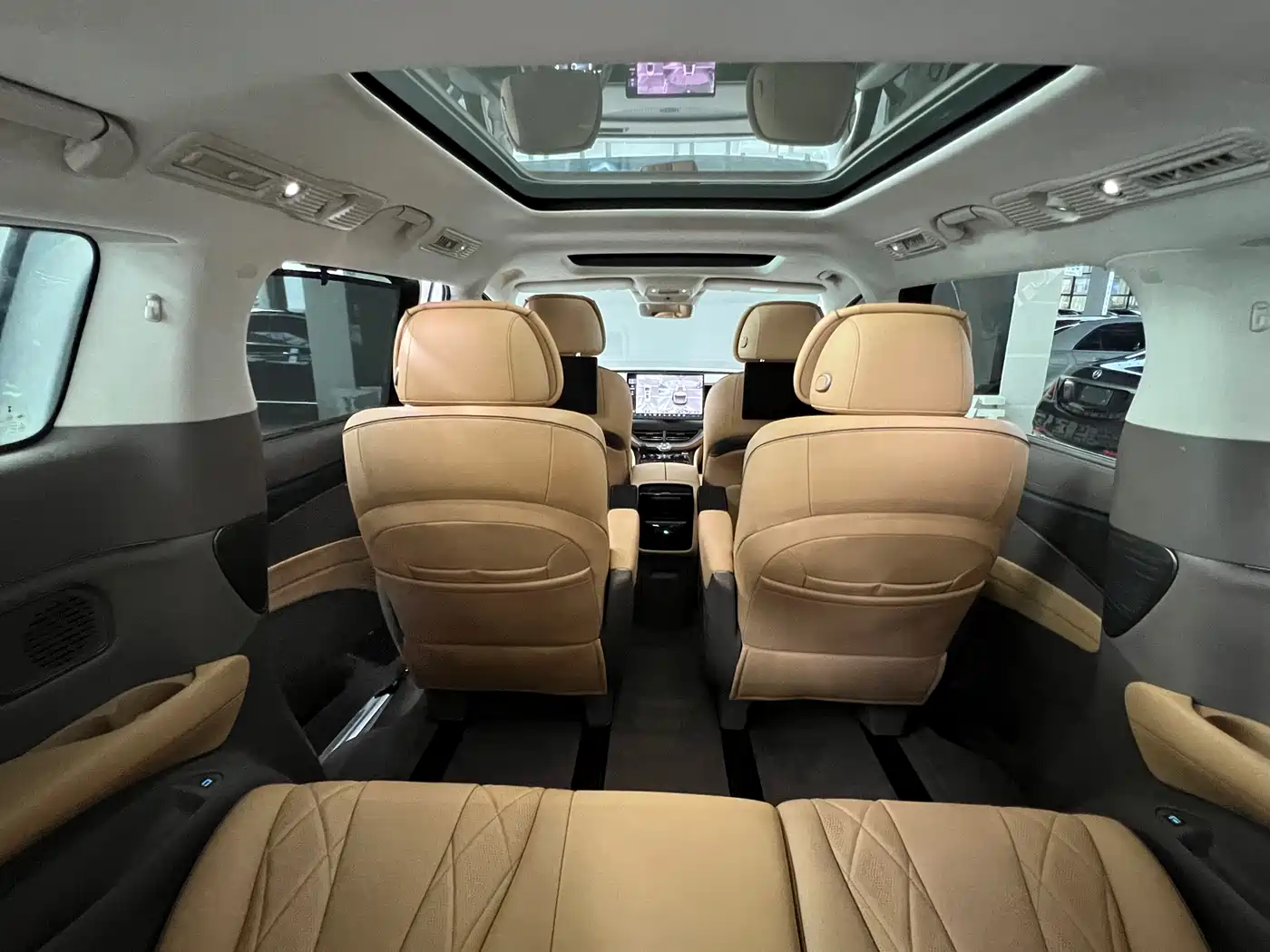 Denza D9 2022 DM-i 970 AWD Flagship фото 16