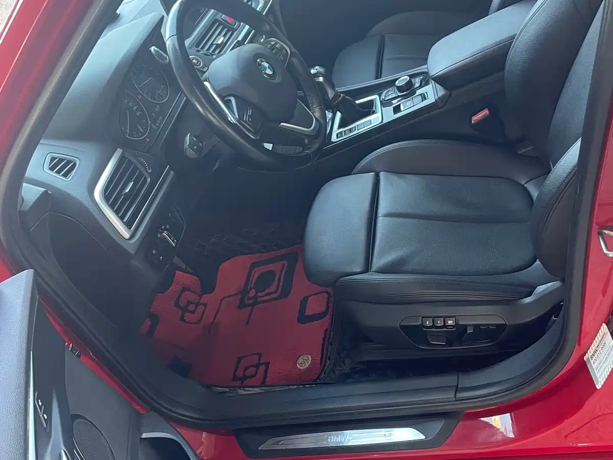 BMW 1 Series 2017 118i Sport фото 4