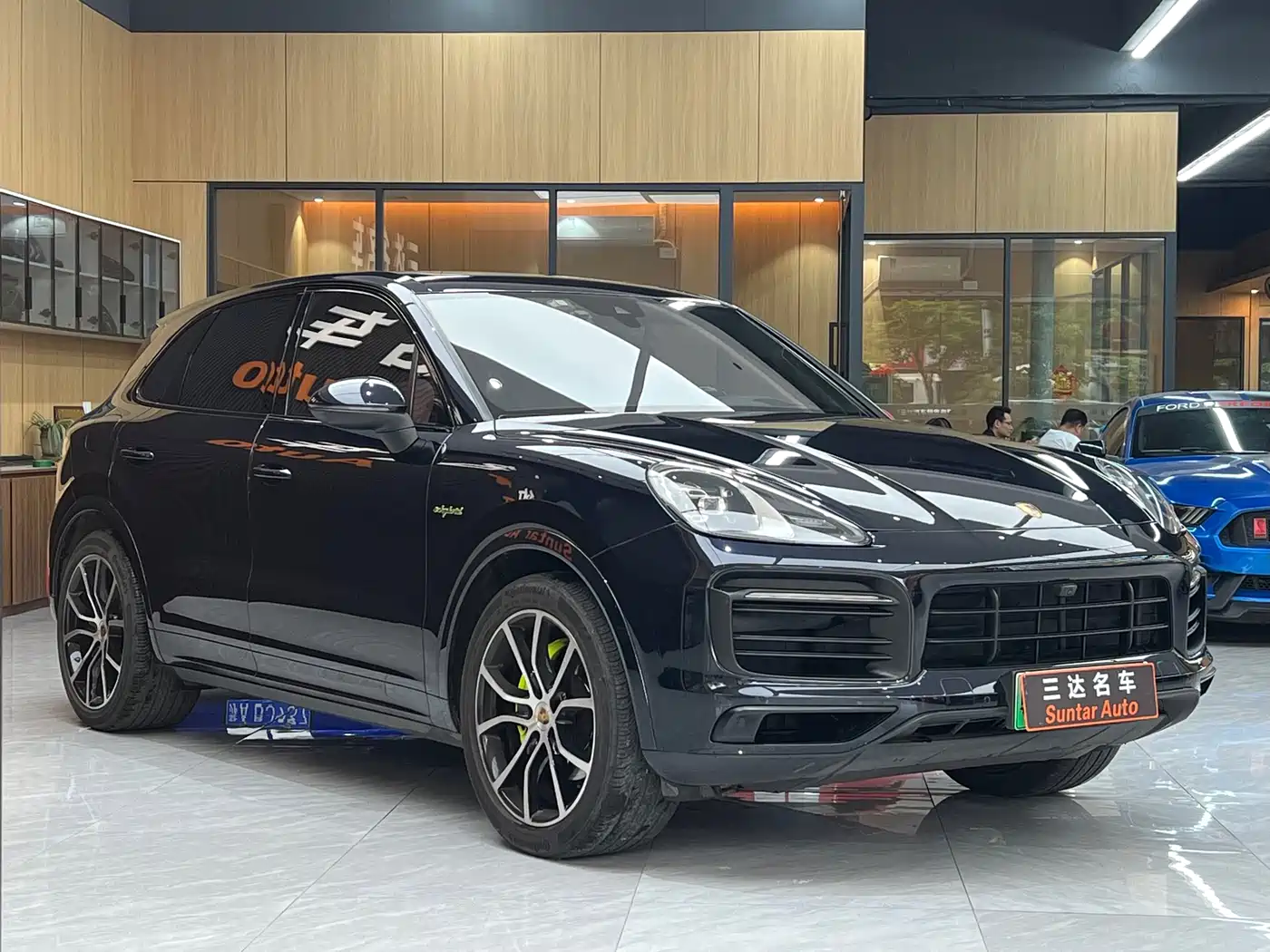 Porsche Cayenne New Energy 2023 Cayenne E-Hybrid 2.0T Platinum Edition фото 3