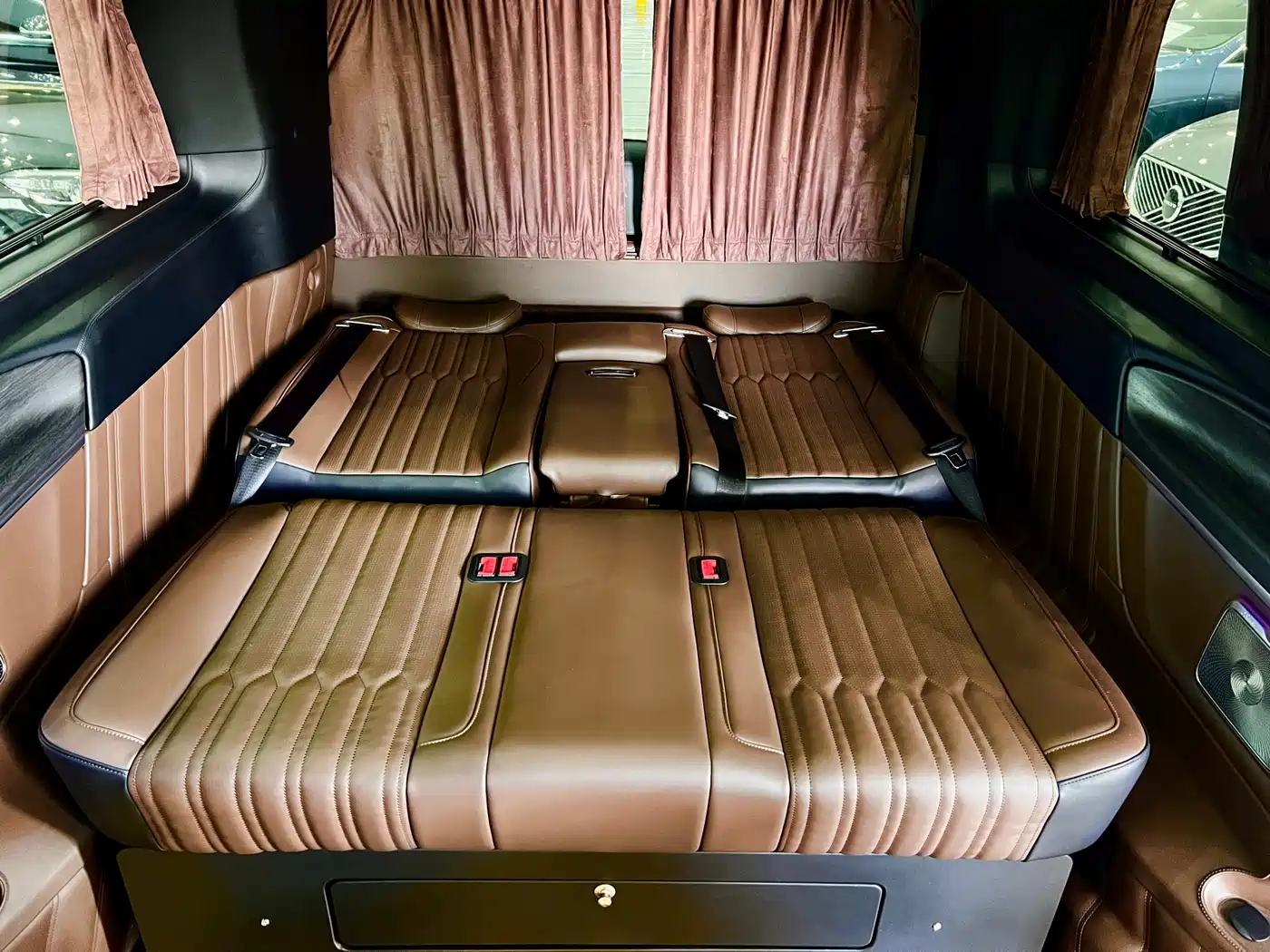 Mercedes-Benz V-Class 2024 V 300 L Long Wheelbase Luxury Edition фото 23