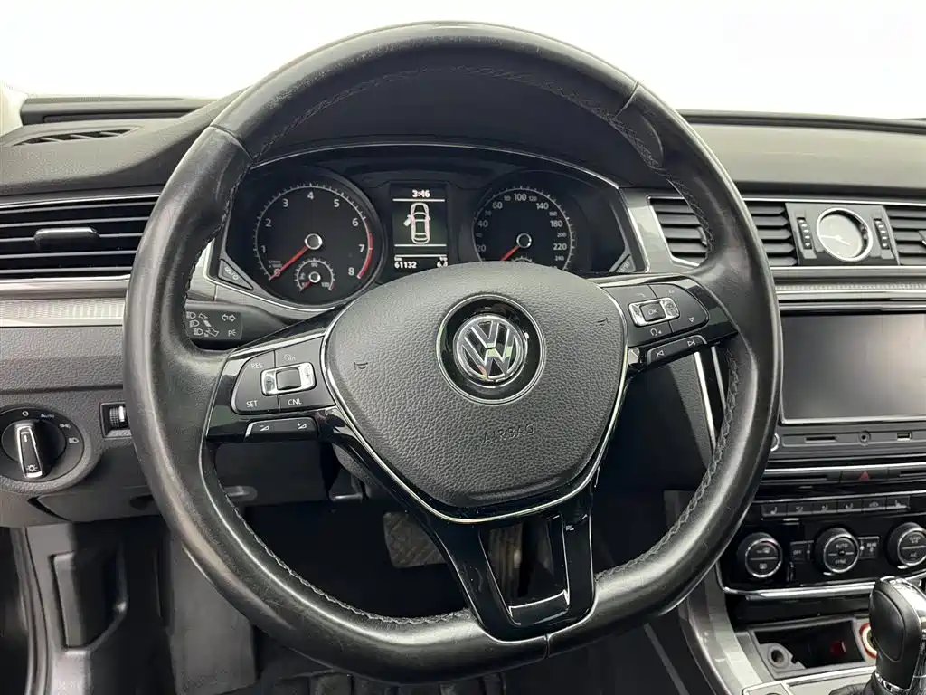 Volkswagen Passat 2017 330TSI DSG Prestige фото 10