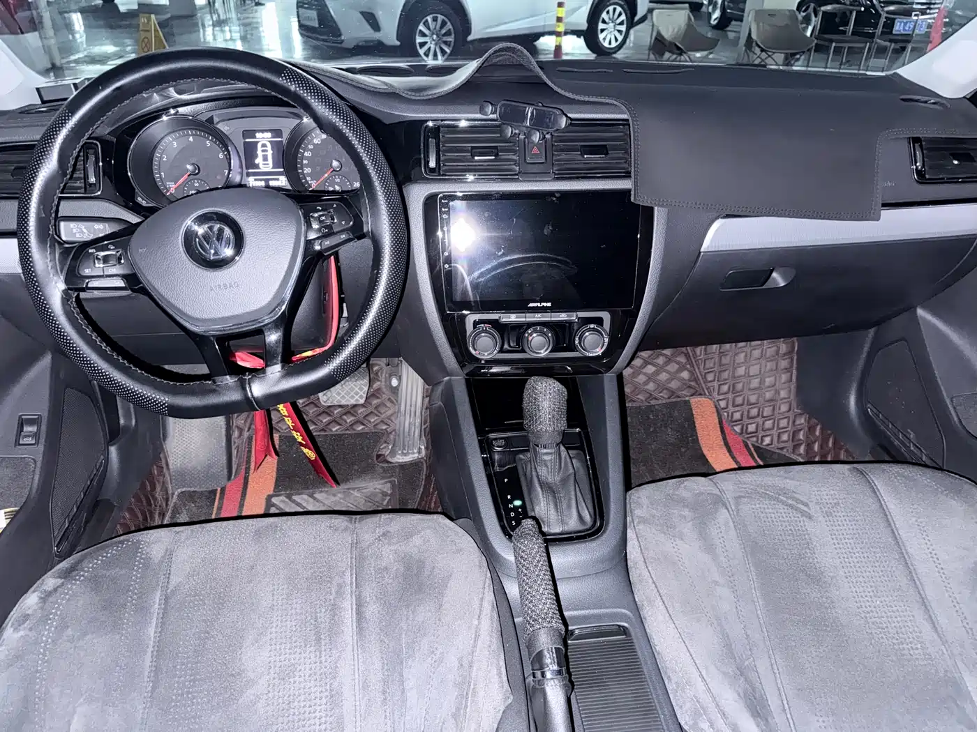 Volkswagen Sagitar 2018 280TSI DSG Spark Edition фото 13