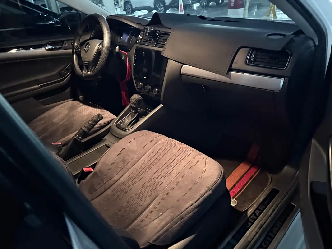 Volkswagen Sagitar 2018 280TSI DSG Spark Edition фото 21