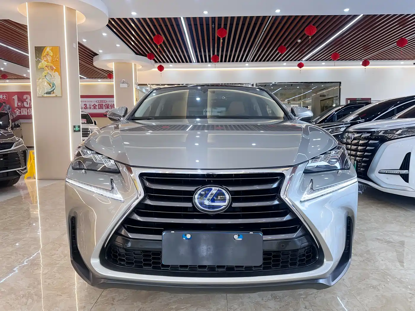 Lexus NX 2015 300h AWD F SPORT фото 2