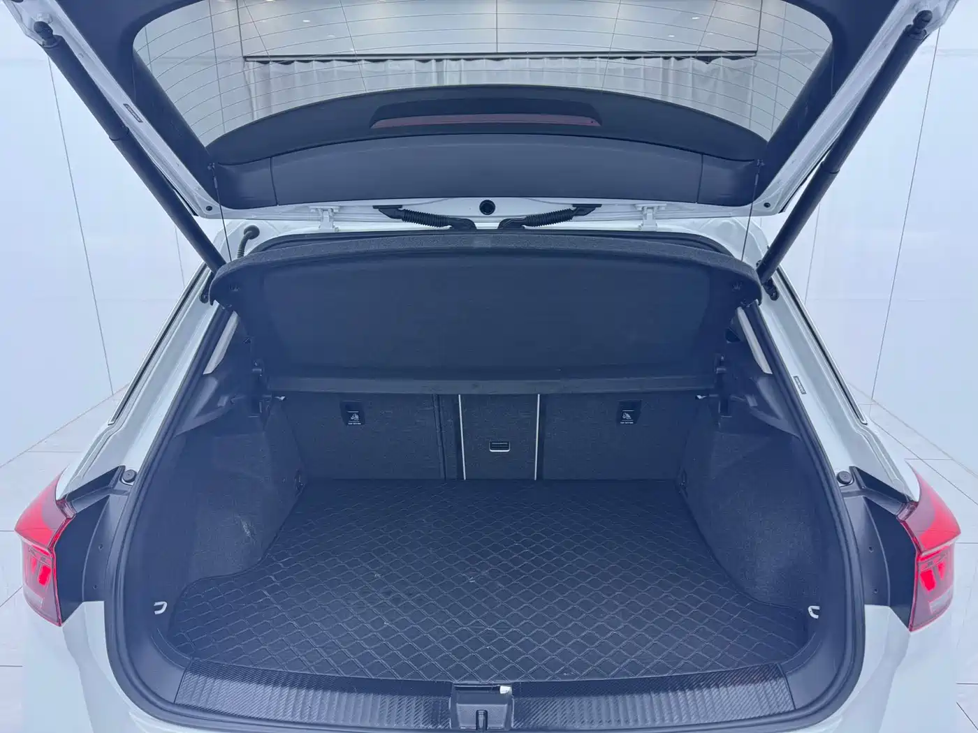Volkswagen T-ROC 2021 Facelift 280TSI DSG 4WD Luxury Smart Connect Edition фото 15