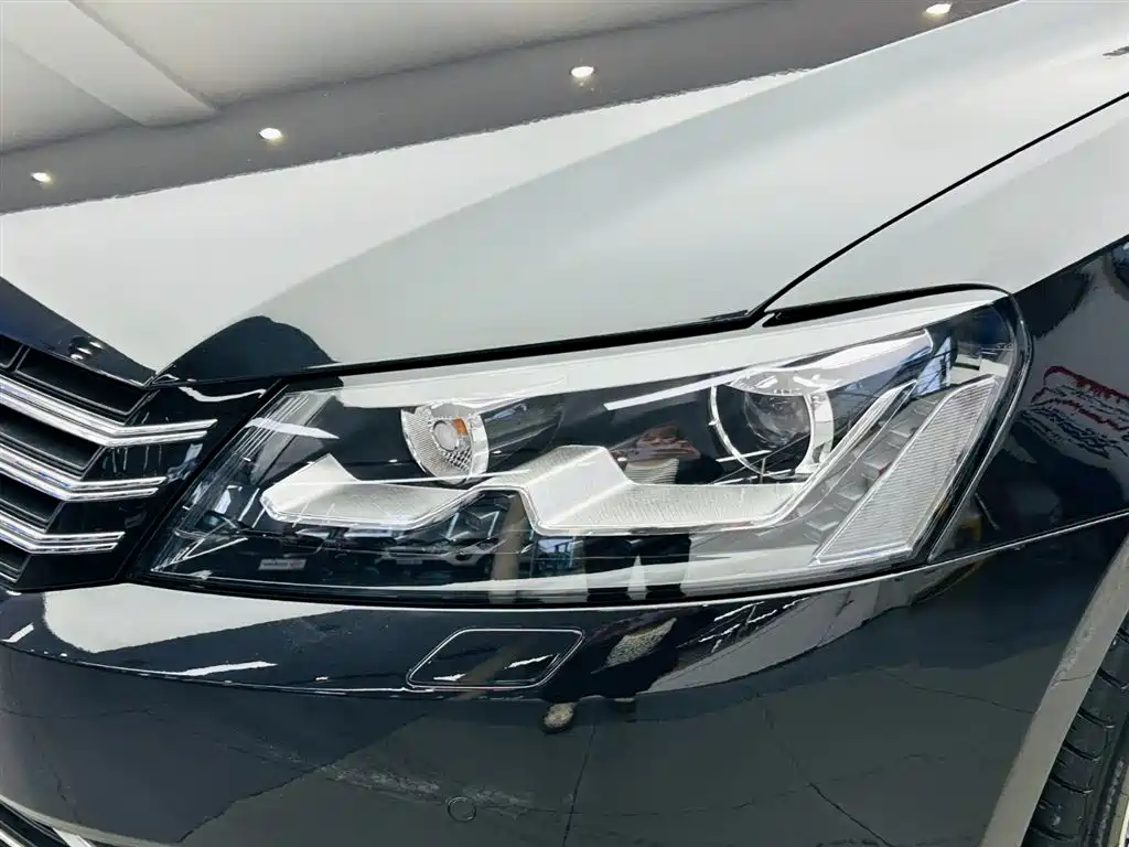 Volkswagen Passat 2014 2.0TSI DSG Executive Edition фото 11