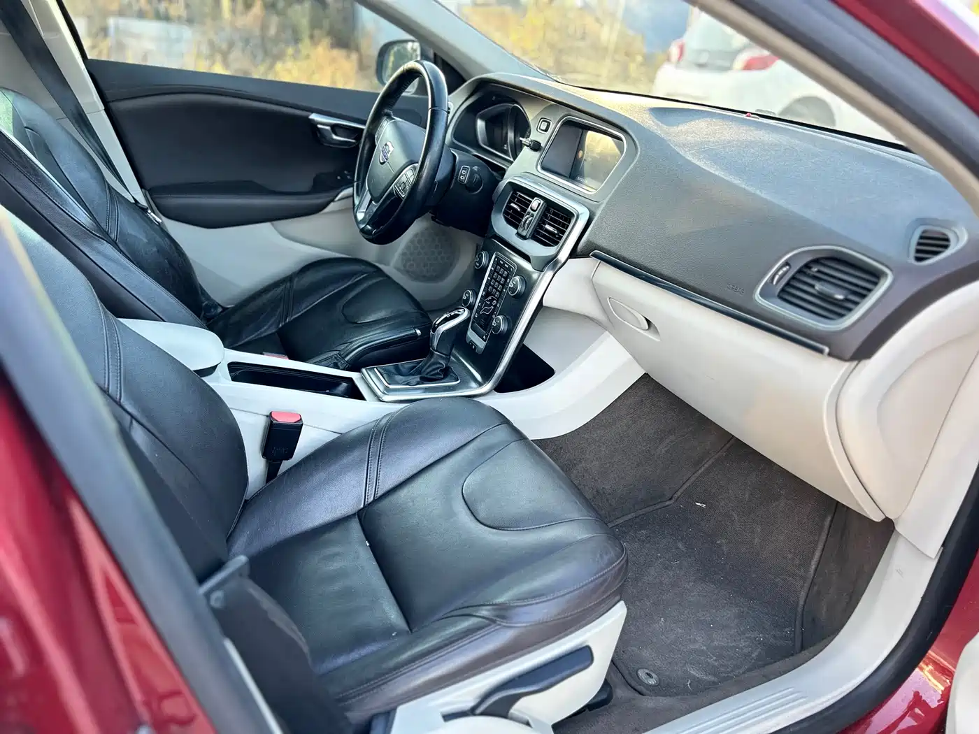 Фото 40 - Volvo V40
