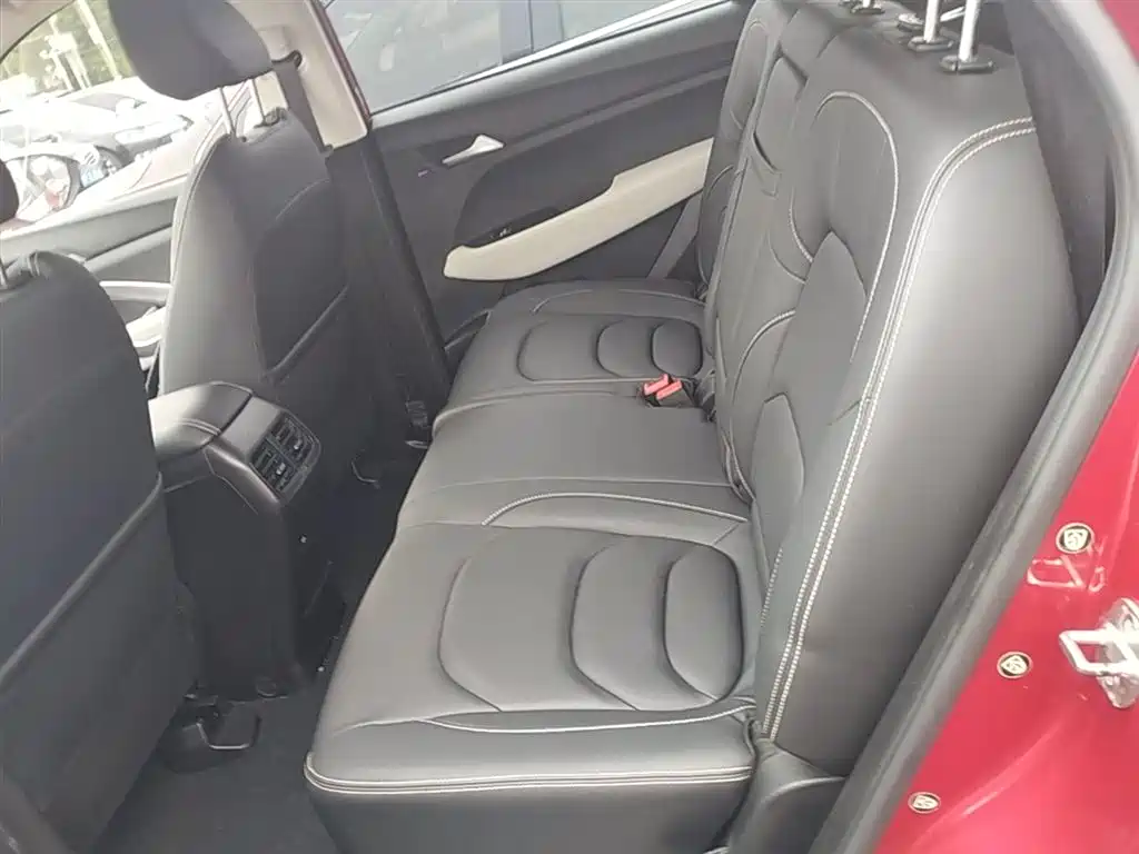 Baojun 530 2019 2019 1.5T CVT Luxury 7-seater China V