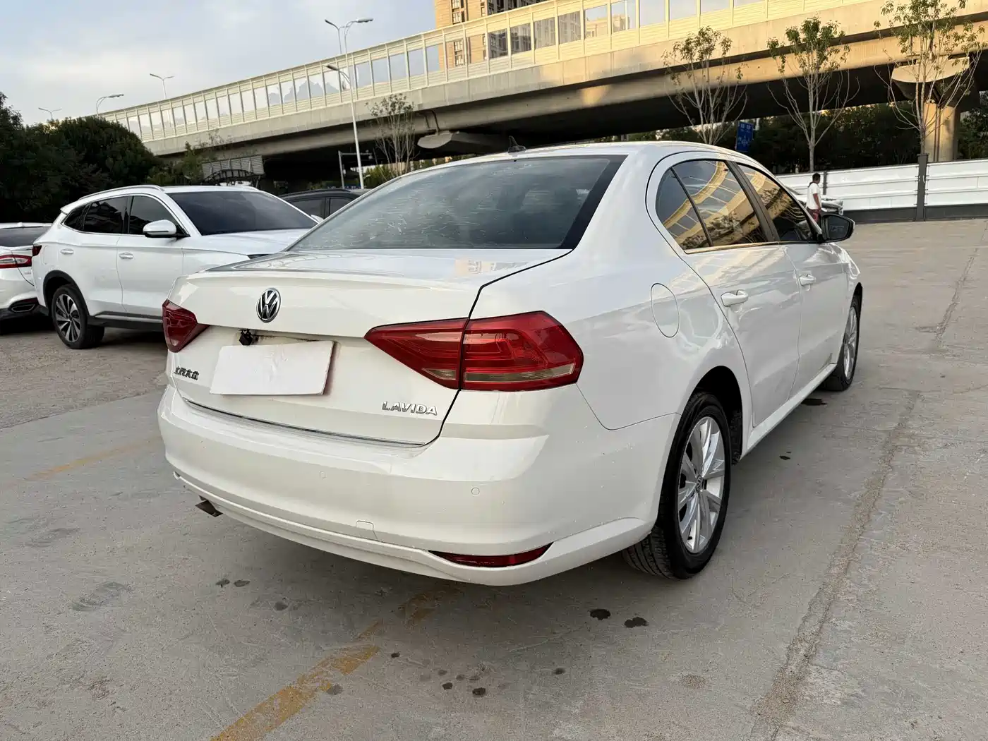 Volkswagen Lavida 2015 1.6L Manual Trend Edition фото 8