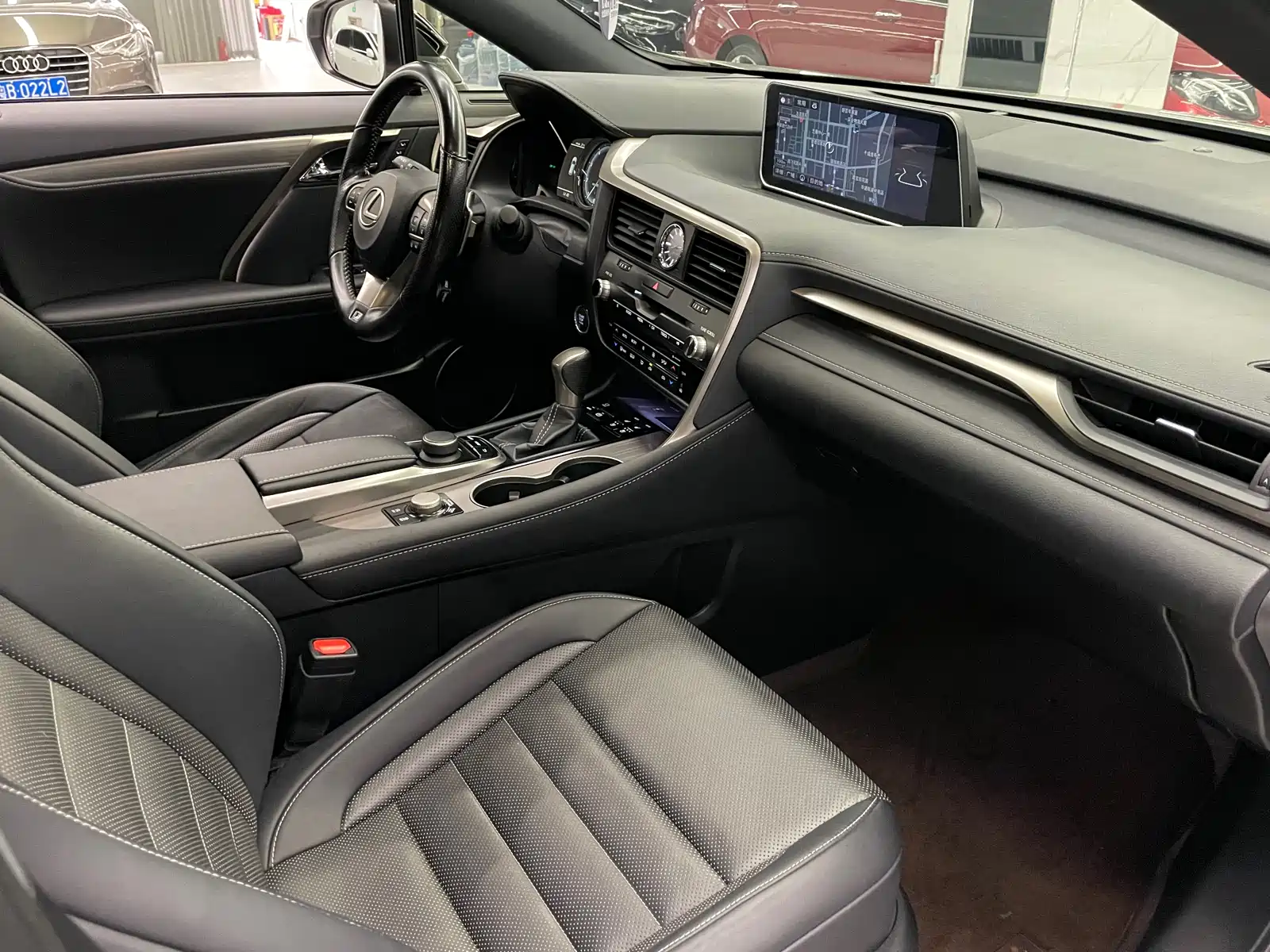 Фото 28 - Lexus RX