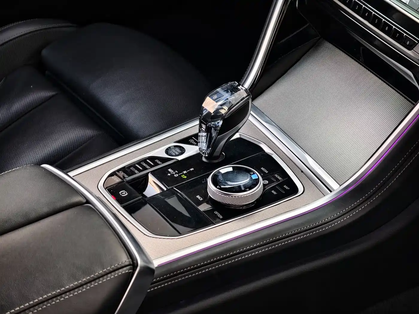 BMW 8 Series 2019 840i Coupe M Sport Package фото 8