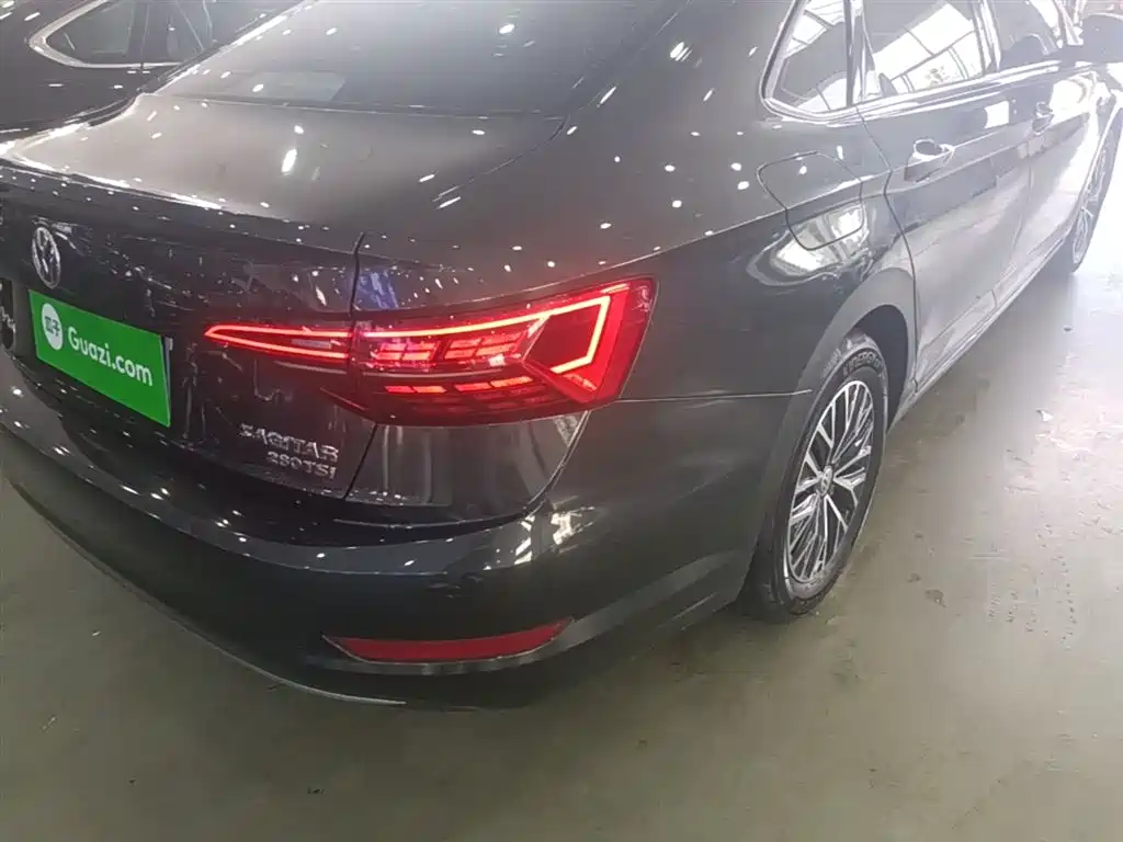 VOLKSWAGEN SAGITAR