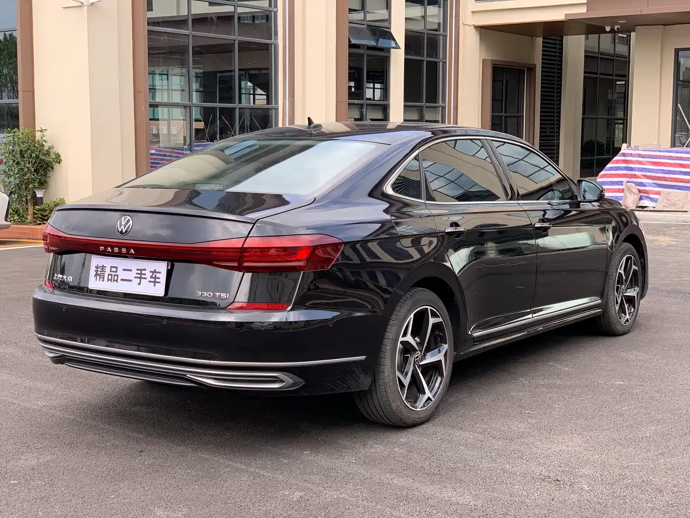 Volkswagen Passat 2023 330TSI Starlight Luxury Edition фото 4