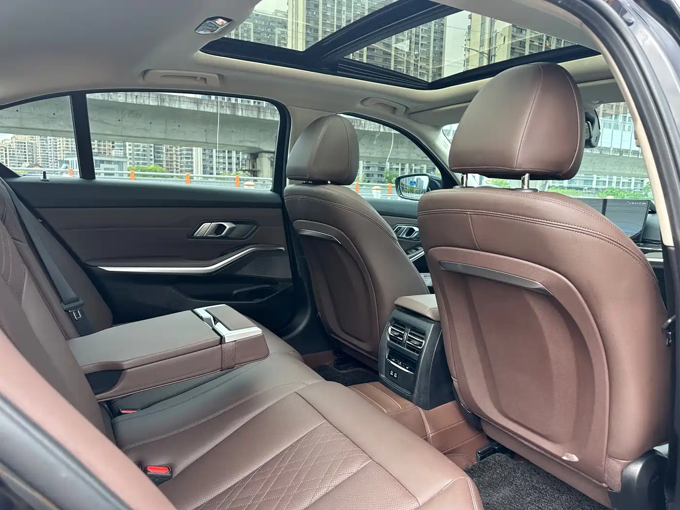 BMW 3 Series 2024 325Li M Sport Package фото 10