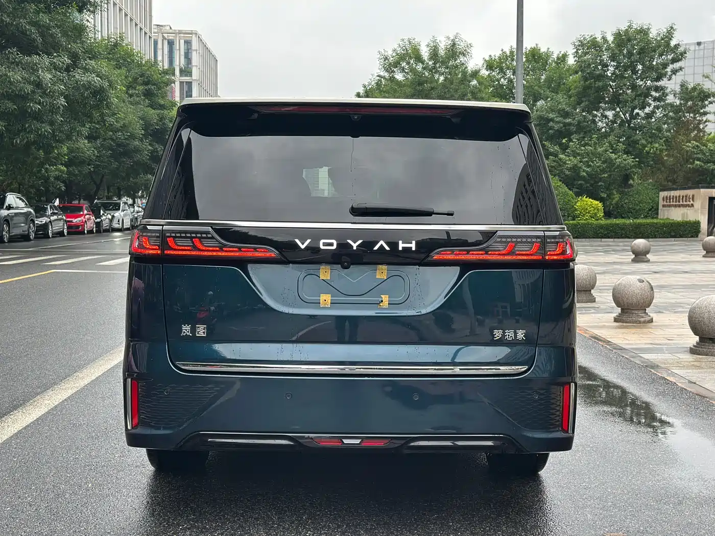 Voyah Auto Voyah Dreamer 2025 PHEV AWD Flagship Qian Kun Edition фото 18